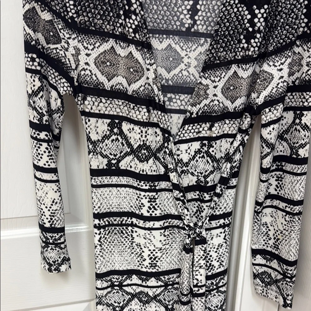 BCBG Black and White Patterned Wrap Dress - Picture 4 of 11